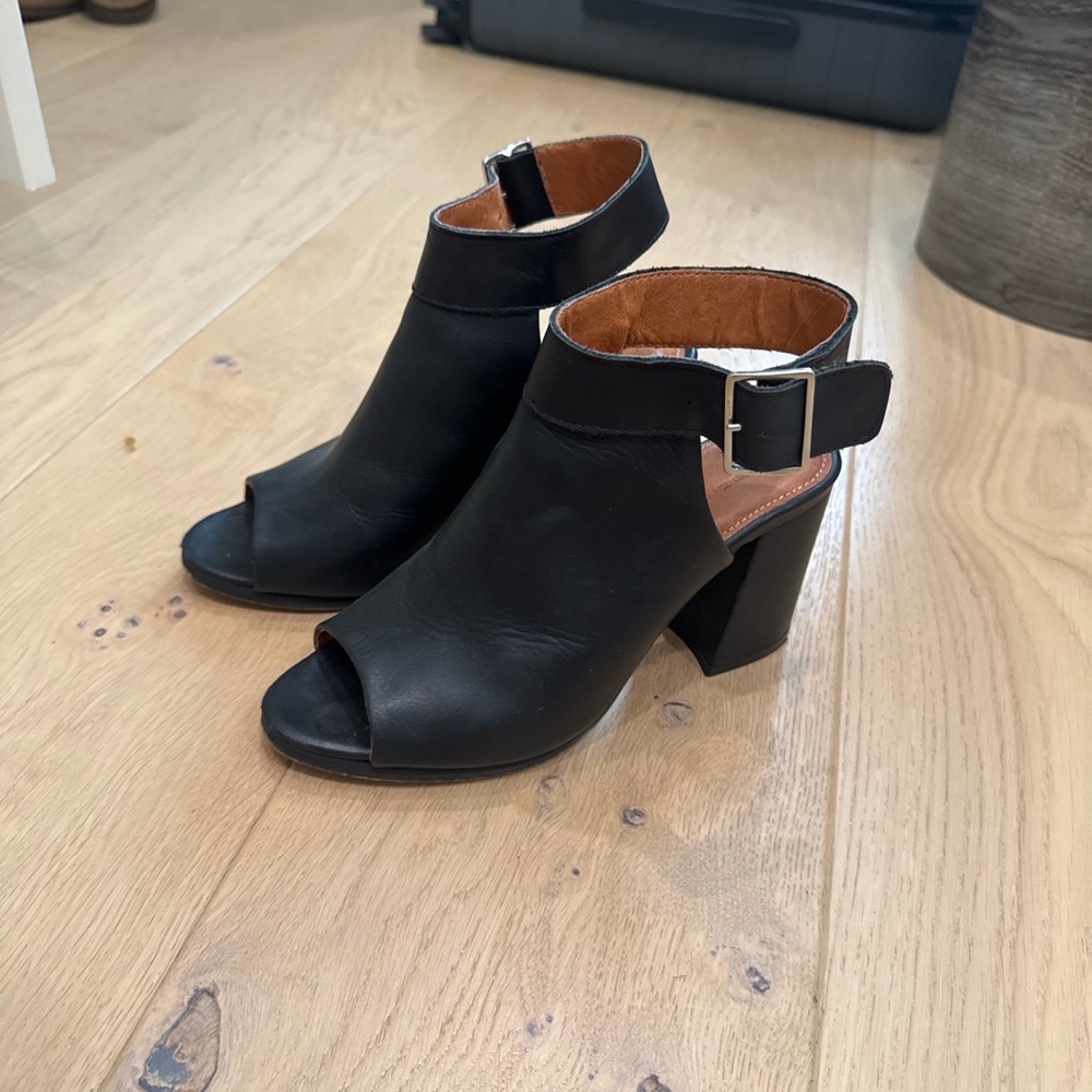 Black leather Ankle heels with peep toe size 7.5 great condition going out shoes